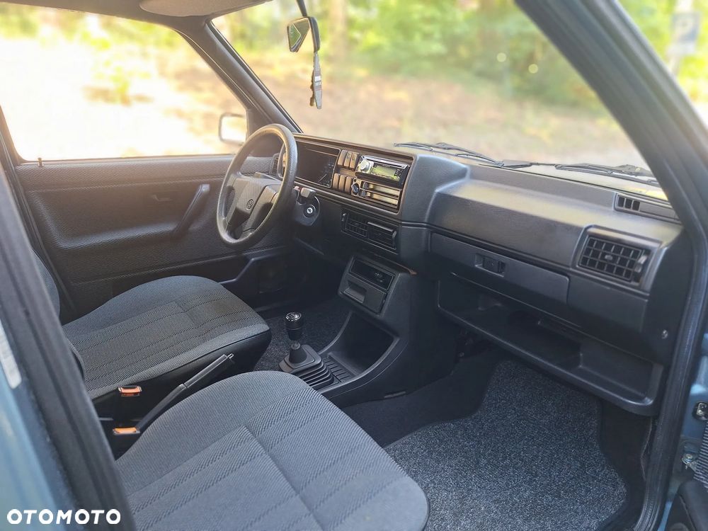 Volkswagen Golf 1.6 GL - 11