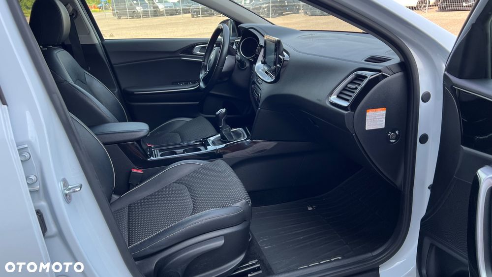 Kia Ceed 1.6 CRDi mHEV L - 11