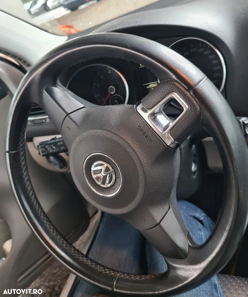 Volkswagen Golf - 8