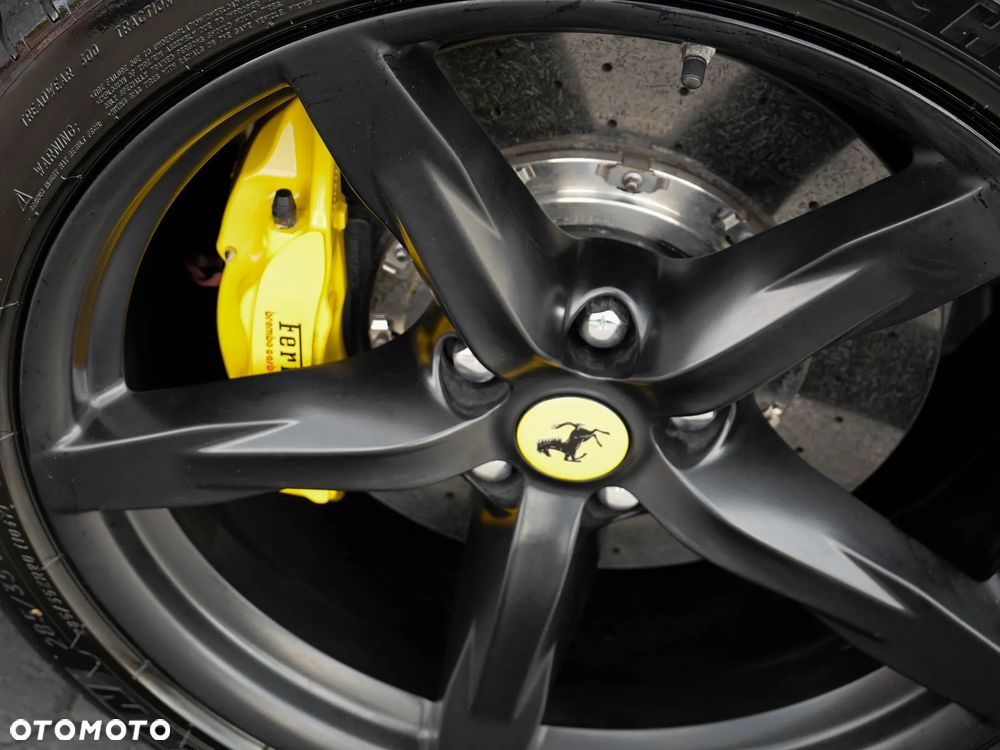 Ferrari GTC4Lusso - 10
