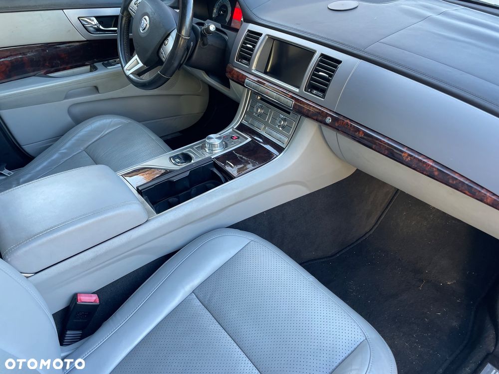 Jaguar XF - 25