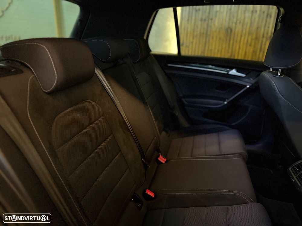 VW Golf R 4Motion (BlueMotion ) DSG - 25