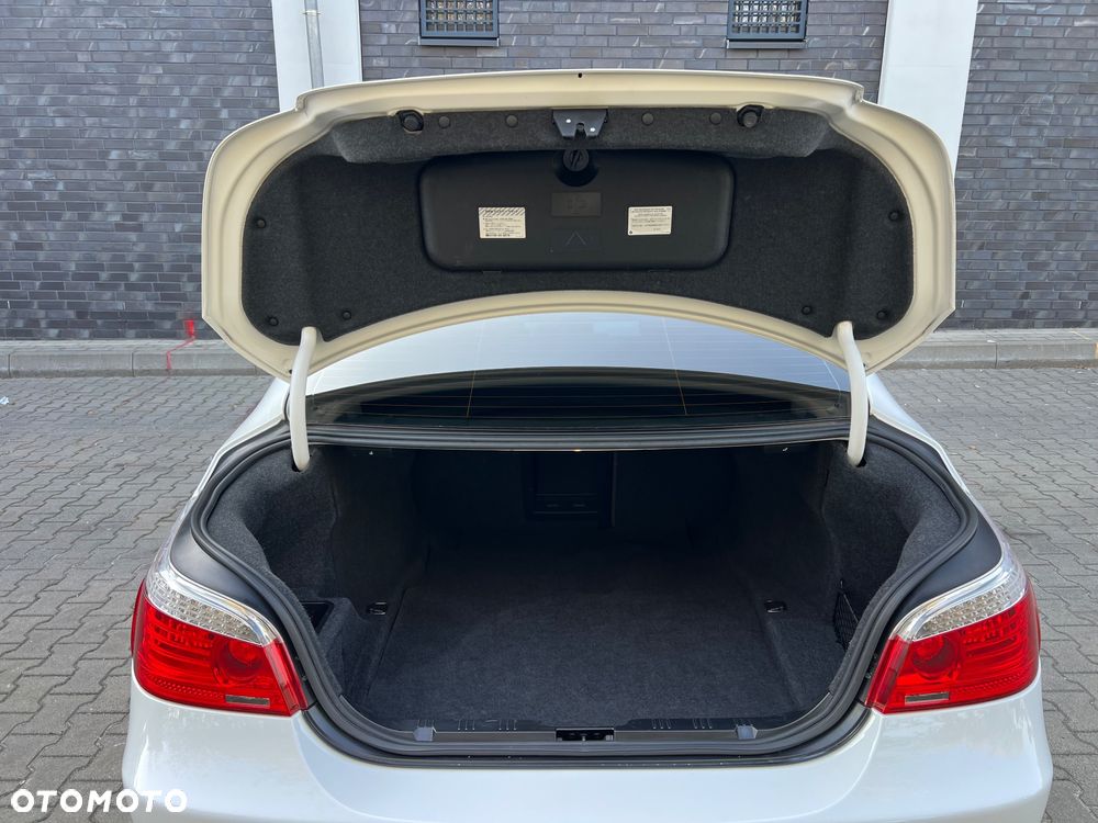 BMW Seria 5 525i - 25