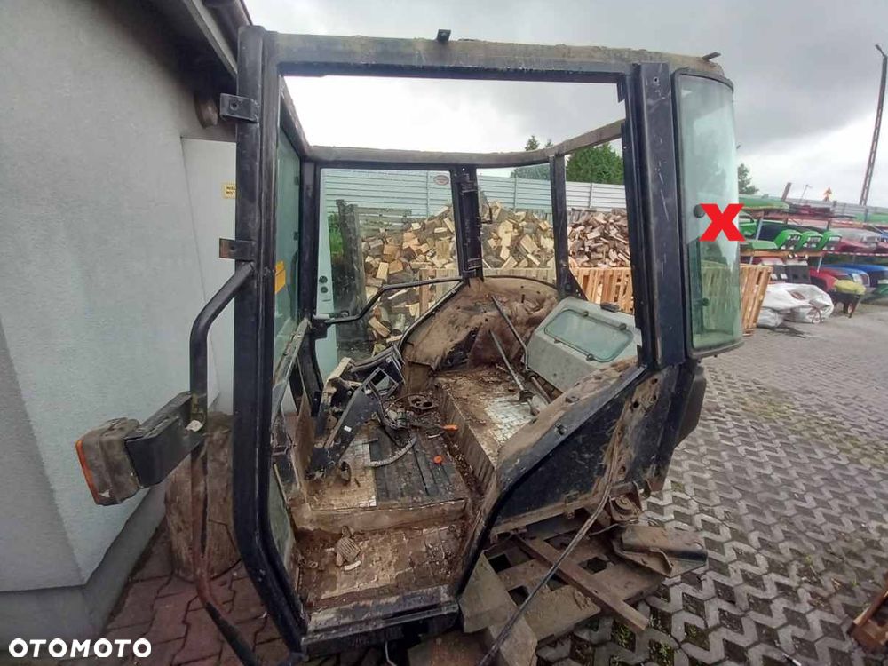 Elementy kabiny Massey Ferguson 8150 - 3