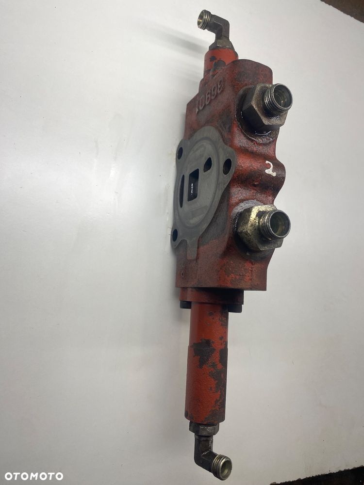 RC301-70140 sekcja hydrauliczna Kubota KX 91-2,KX121-2,KX161-2,KX61-2 - 2