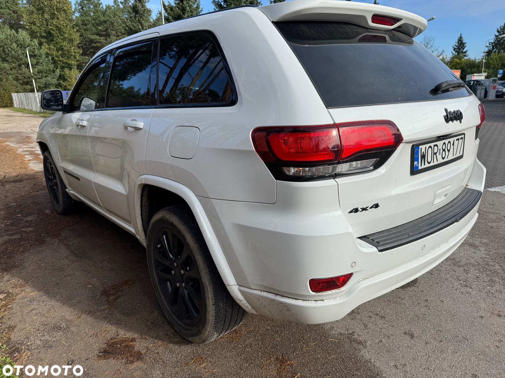 Jeep Grand Cherokee - 12
