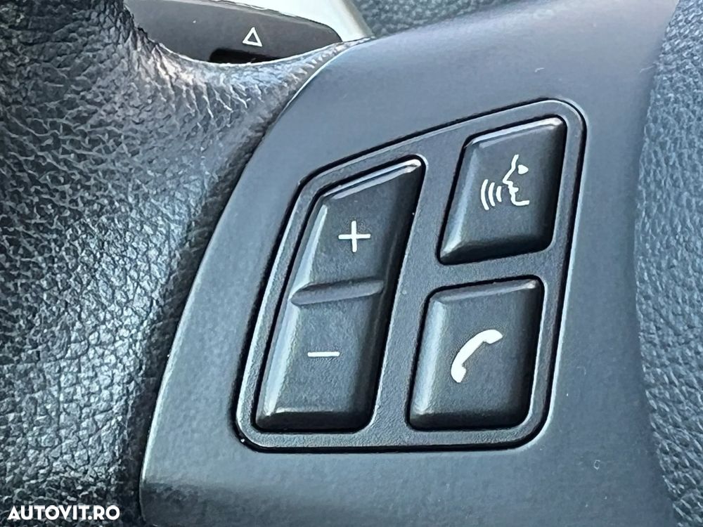 BMW Seria 3 318d DPF Touring - 27