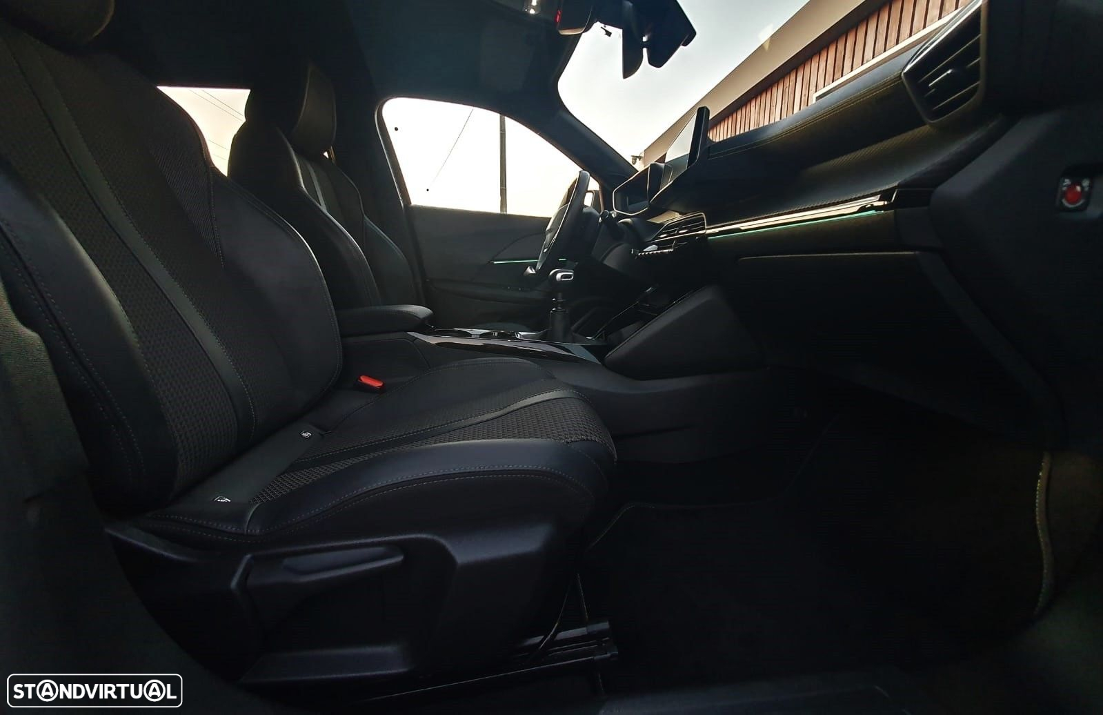Peugeot 2008 1.2 PureTech GT - 13