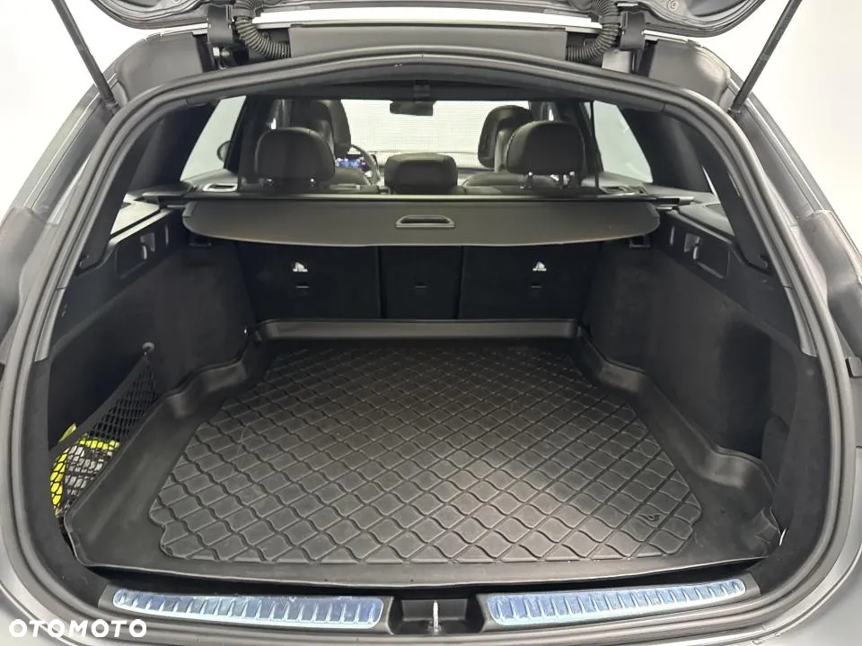 Mercedes-Benz Klasa C 300 4MATIC 9G-TRONIC - 23