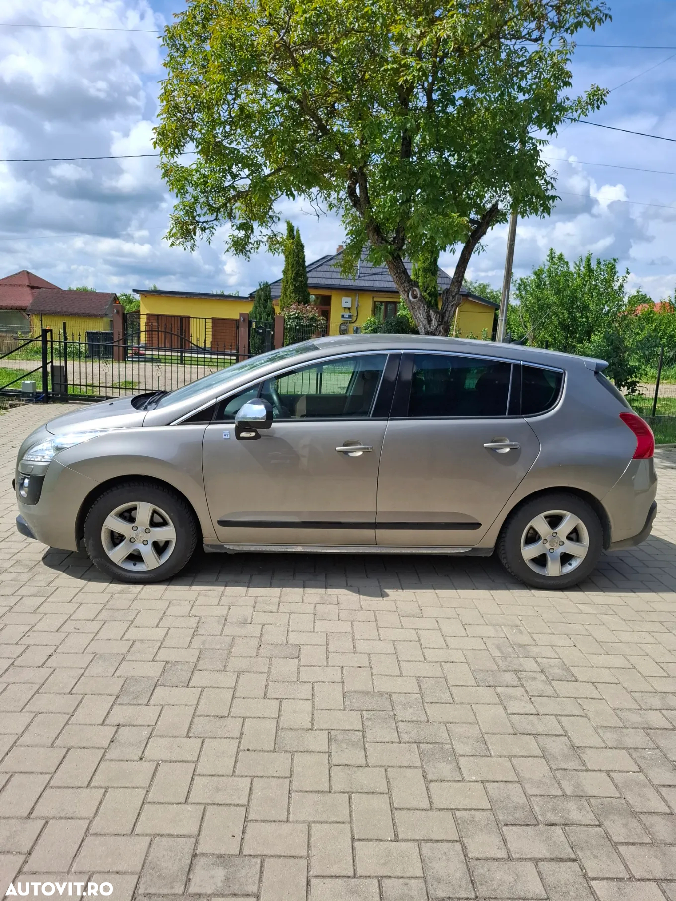 Peugeot 3008 Hybrid4 - 5