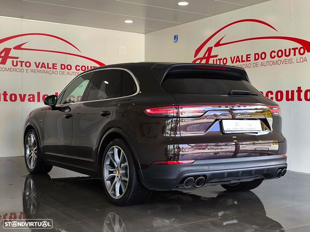 Porsche Cayenne - 4