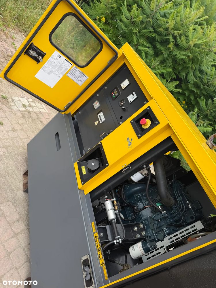 Atlas Copco QES 9 Agregat Prądotwórczy Generator prądu Wyciszony.  2018 rok. Silnik KUBOTA 3 cylindry. Agregat do pracy ciągłej. 2 x 400 VOLT oraz 230. Agregat w Bardzo ładnym stanie jak z Salonu. Sprowadzony z Norwegii. Agregat posiada bardzo dużo zabezpieczeń prądowych. Bezpieczna maszyna! Prądnica MECCALTE ECP3 1L4 najlepsza marka światowa! OKAZJA TANIO Profesjonalny przemysłowy sprzęt! Dokumenty inst. obsługi - 16