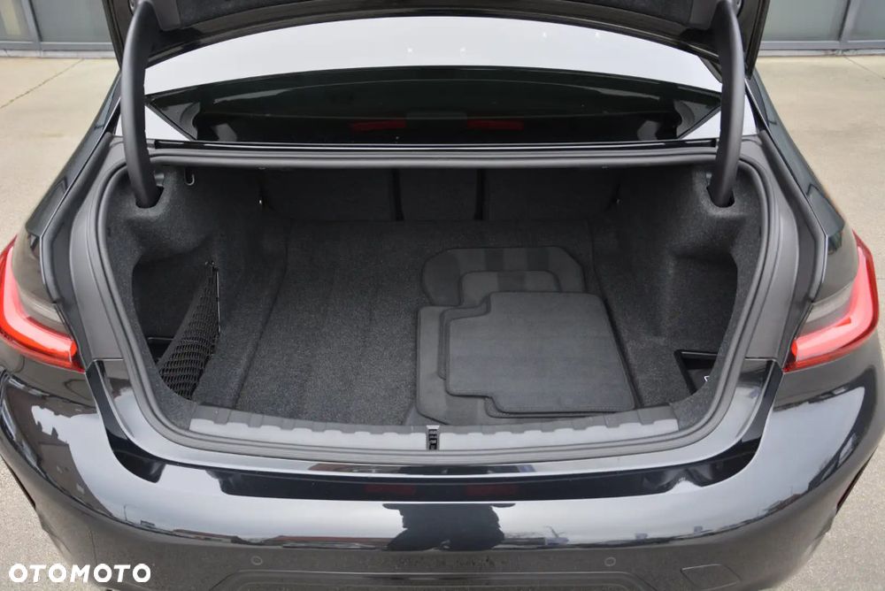 BMW Seria 3 330d xDrive mHEV M Sport - 5