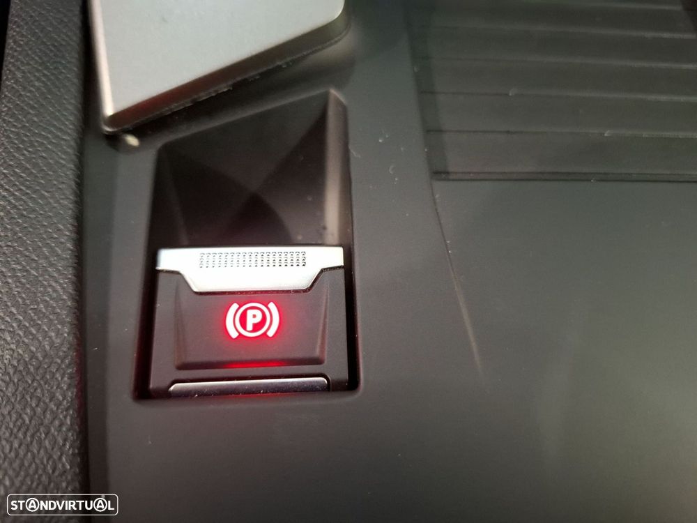 Peugeot 408 1.2 Hybrid Allure e-DCS6 - 21