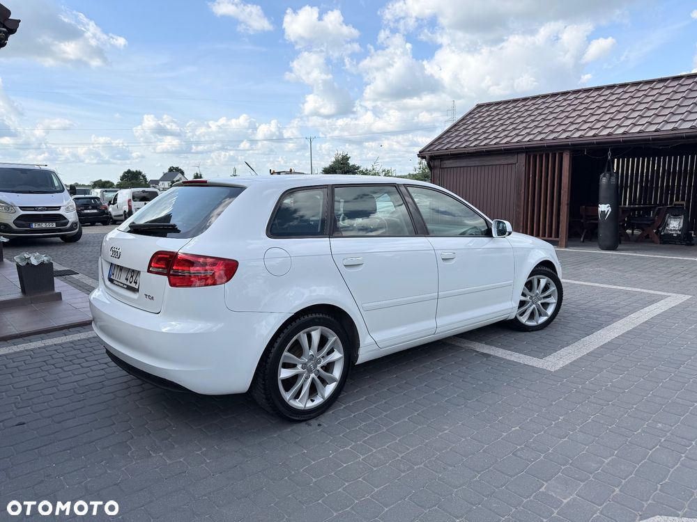Audi A3 Sportback 1.6 TDI DPF S tronic S line Sportpaket - 7
