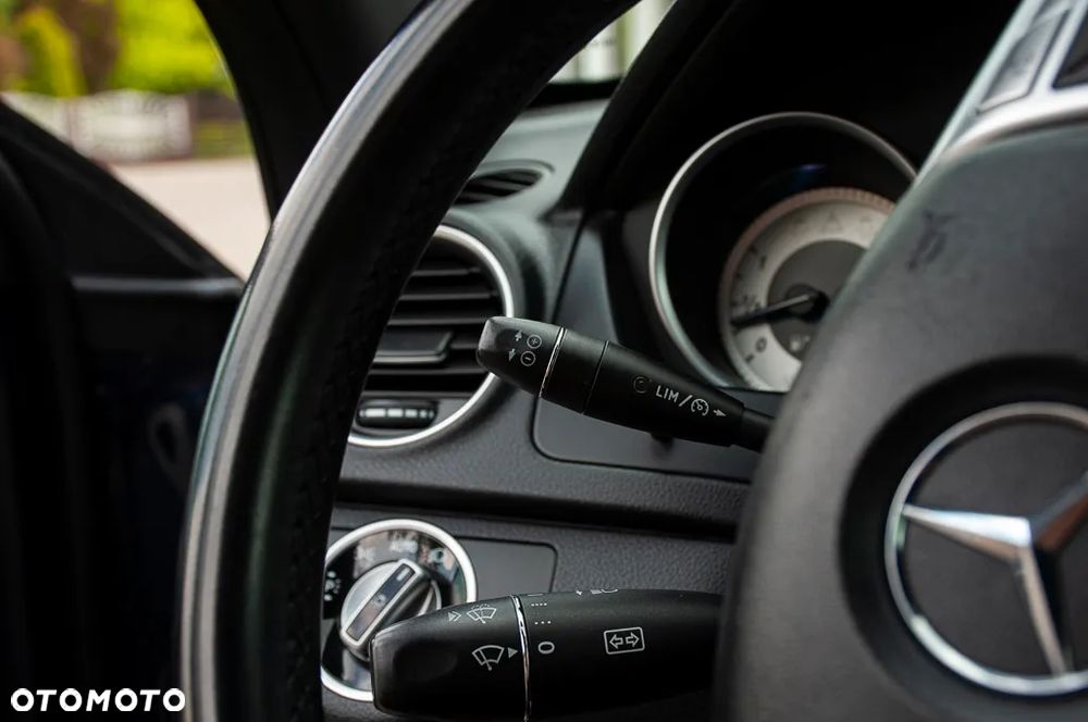Mercedes-Benz Klasa C 180 BlueEFFICIENCY - 28