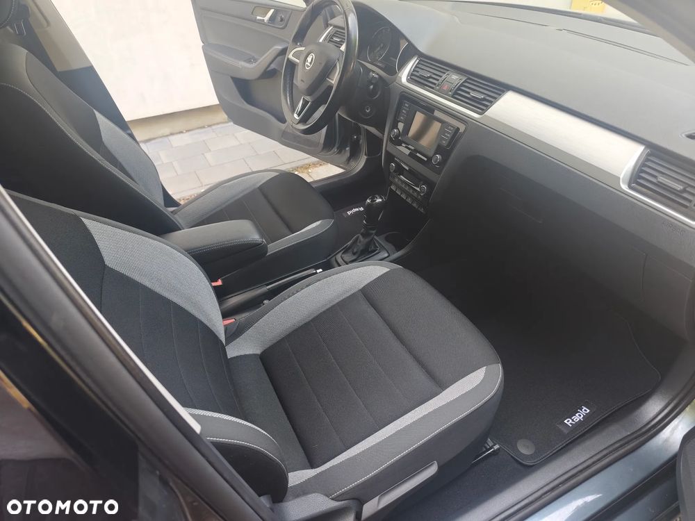 Skoda RAPID - 7