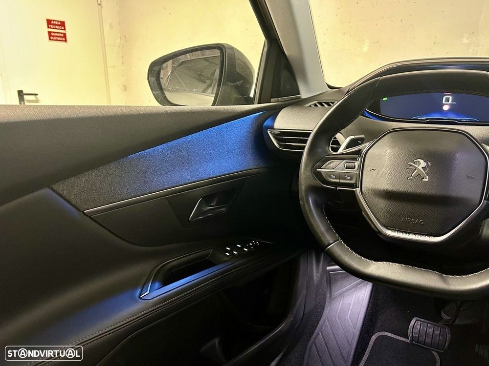 Peugeot 5008 1.2 PureTech Allure EAT8 - 42