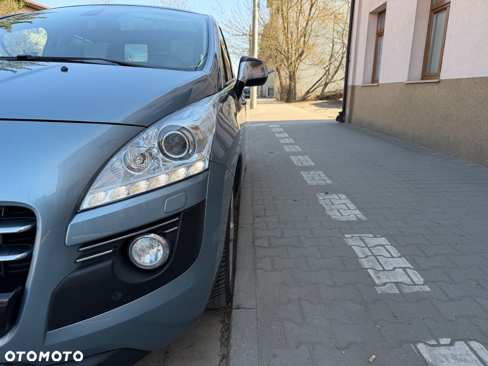 Peugeot 3008 Hybrid4 - 5