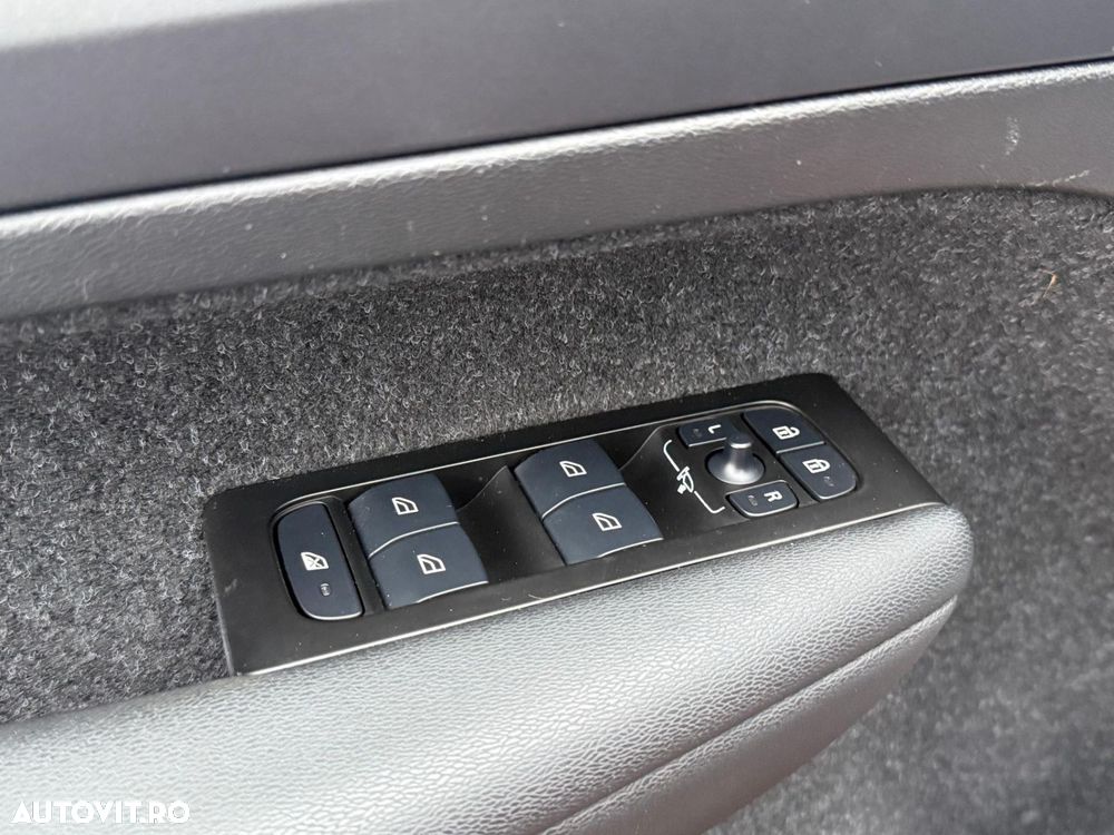 Volvo XC 40 Recharge T4 Twin Engine AT7 Inscription Expression - 18