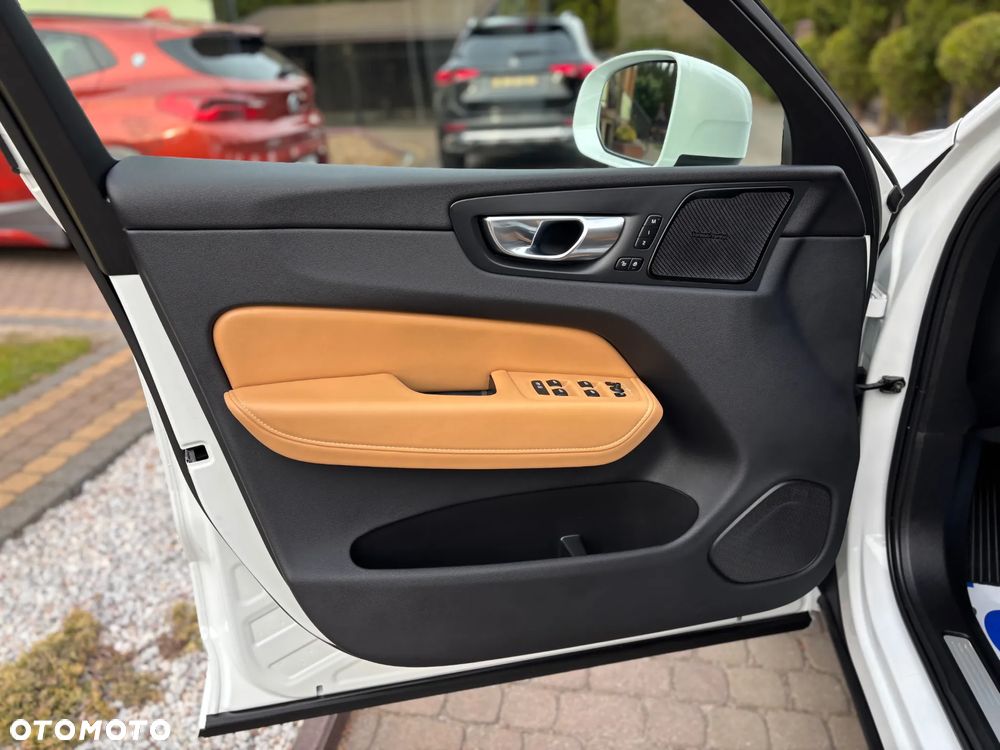 Volvo XC 60 B4 D AWD Geartronic Inscription - 32