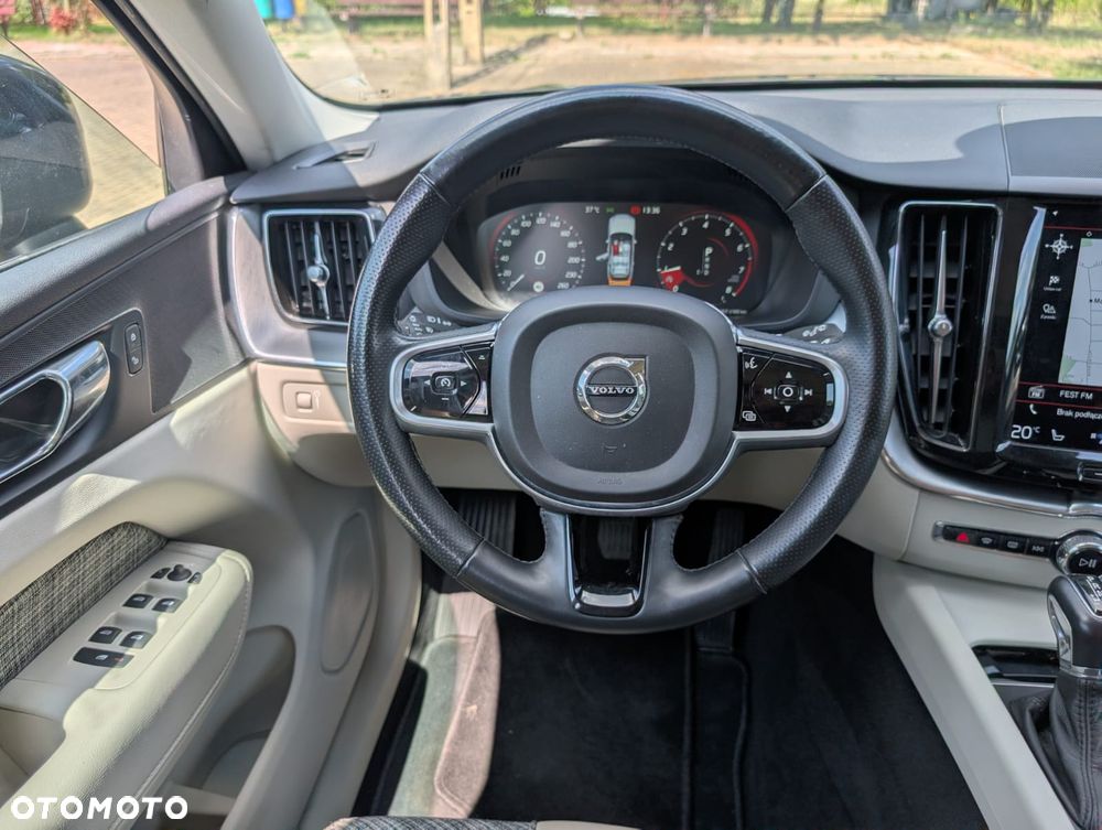 Volvo XC 60 T5 GPF AWD Momentum - 22