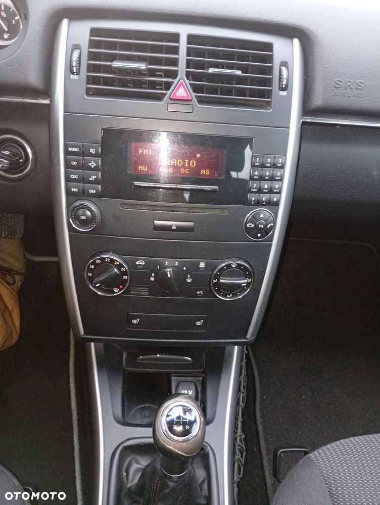 Mercedes-Benz Klasa B 150 Special Edition - 24
