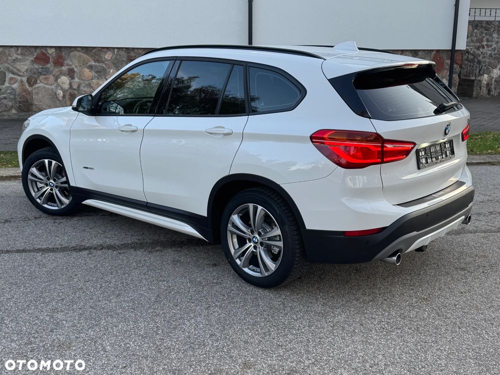 BMW X1 xDrive20i Sport Line - 16