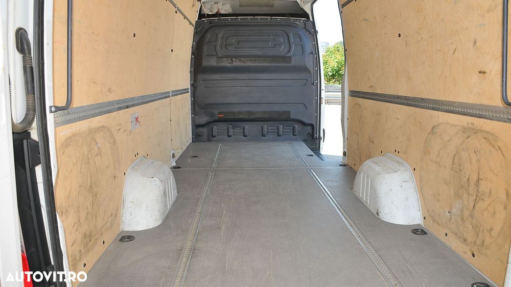 Mercedes-Benz Sprinter - 12