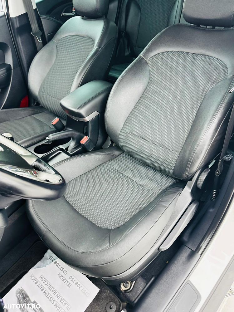 Hyundai ix35 1.7 CRDI 2WD blue Finale Gold - 19