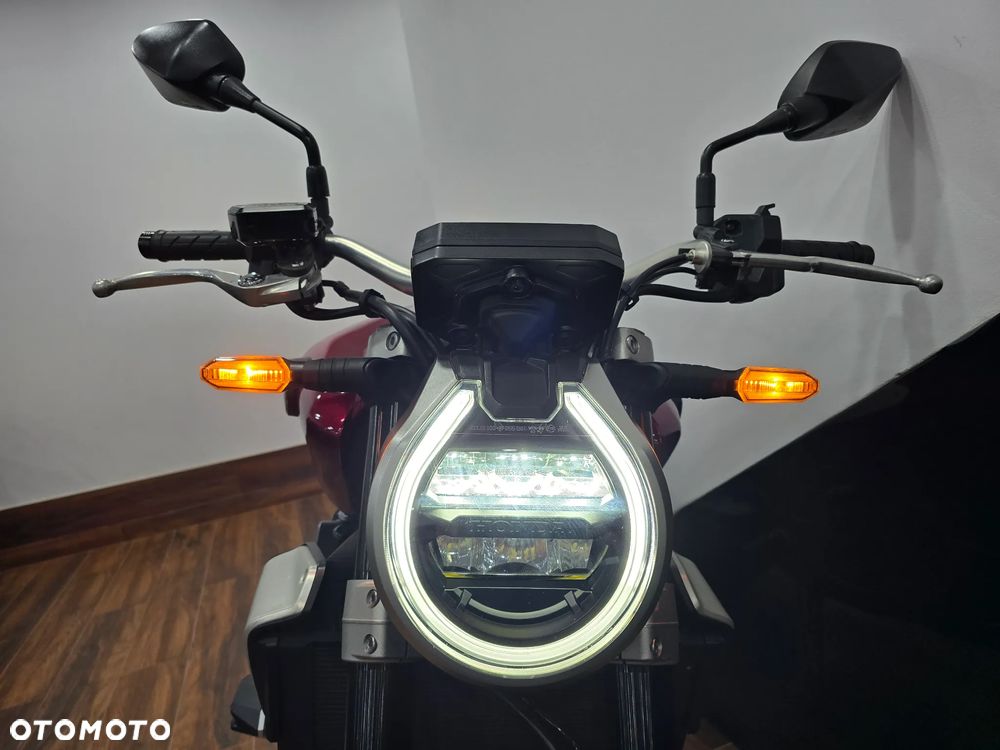 Honda CB - 12