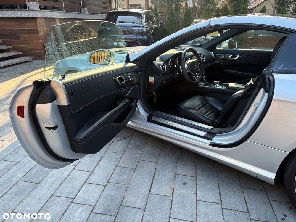 Mercedes-Benz SL 63 AMG - 12
