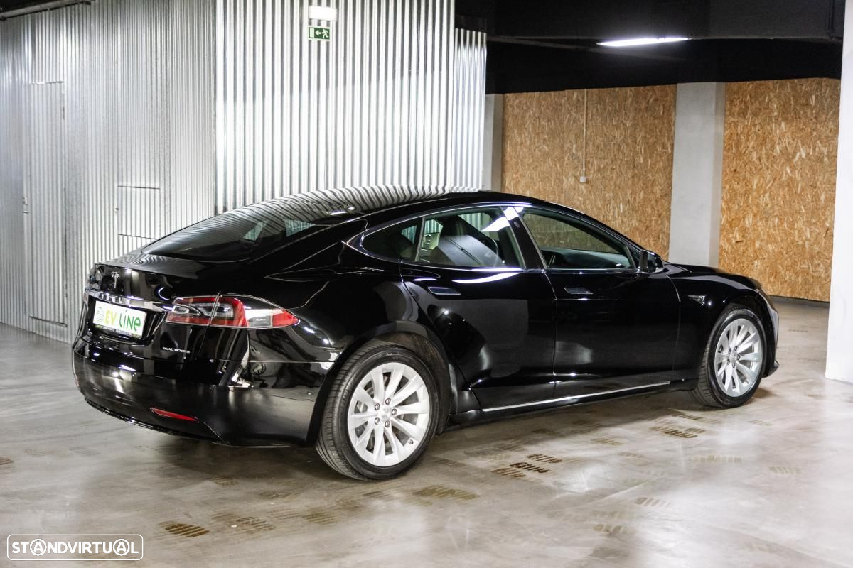 Tesla Model S - 8