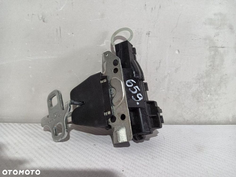 ZAMEK KLAPY BAGAŻNIKA MERCEDES W177 A1177500085 - 1