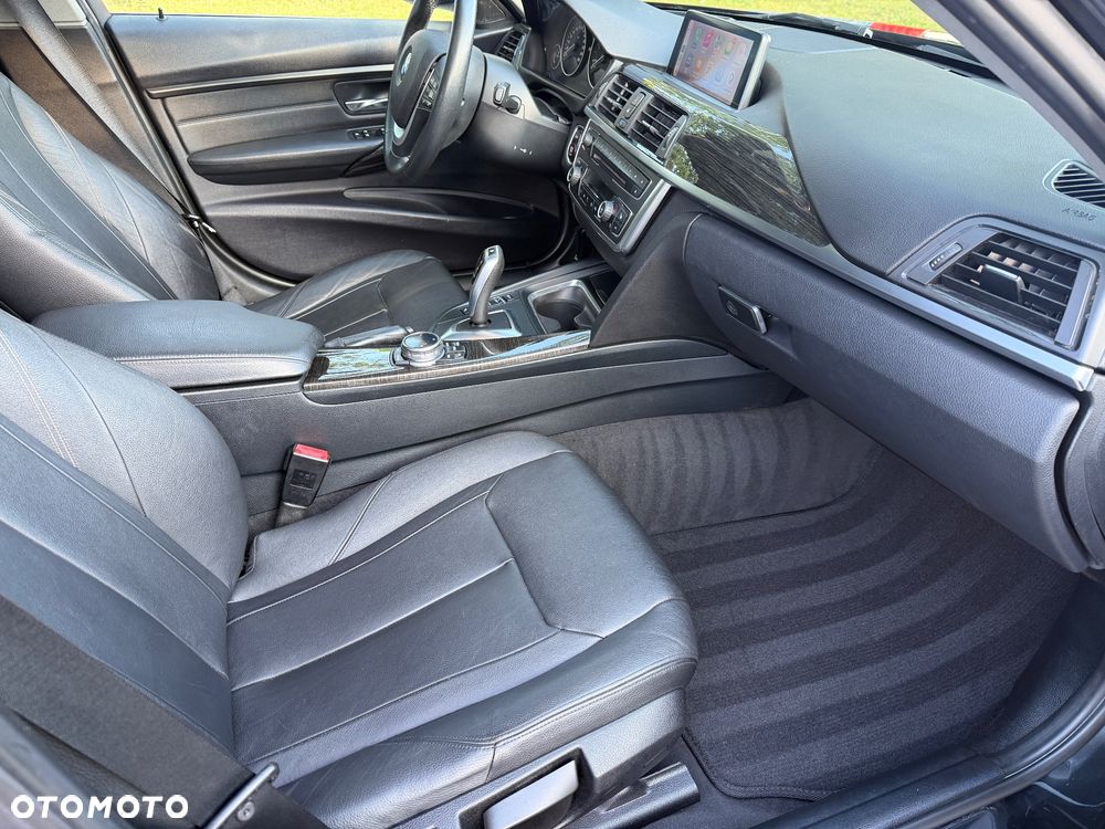 BMW Seria 3 330d Sport-Aut Luxury Line - 25