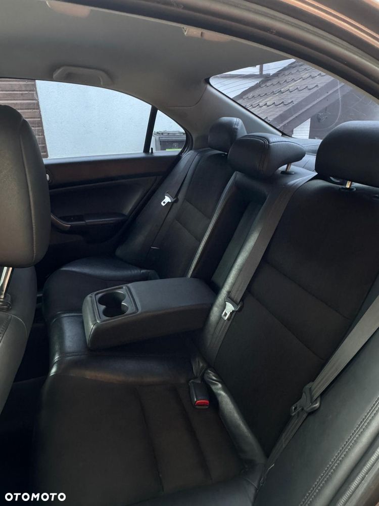 Honda Accord 2.0 Executive - 16