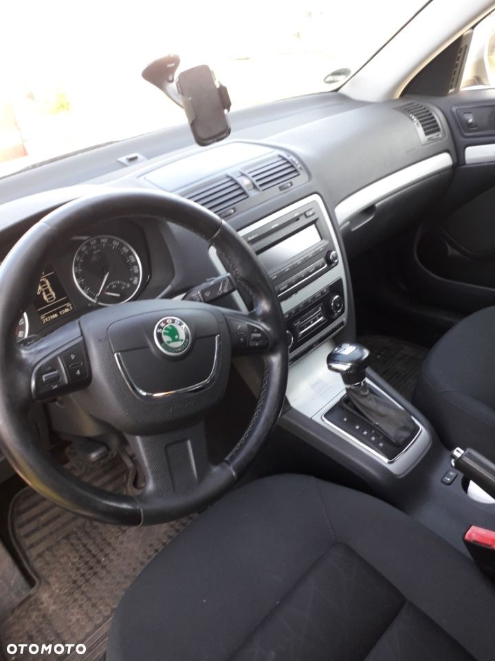 Skoda Octavia 2.0 TDI DPF DSG FAMILY - 4