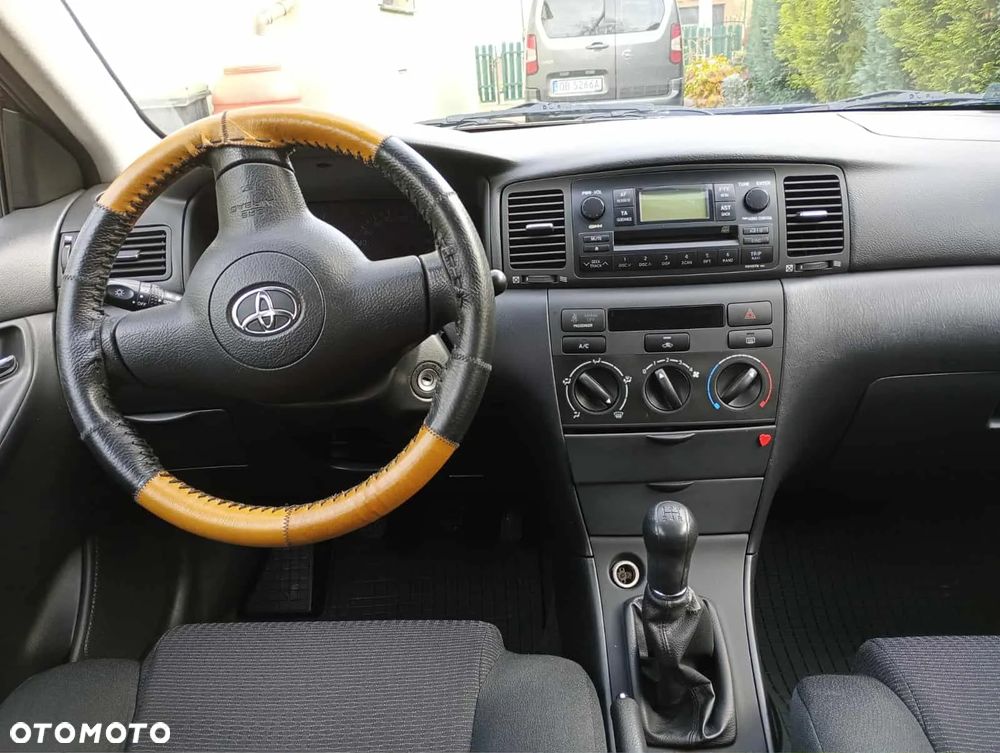 Toyota Corolla 1.6 VVT-i Terra Polaris - 2