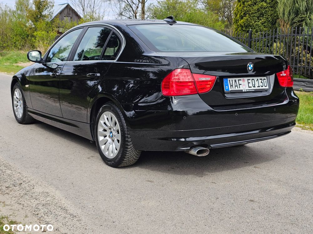 BMW Seria 3 320d DPF Edition Sport - 23