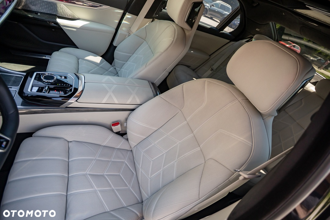 BMW Seria 7 - 17