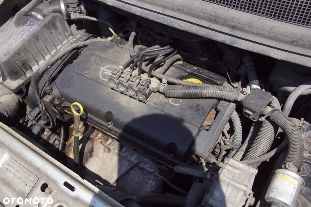Auto na części - Opel Zafira B 1.8 16V 140 KM Z18XER F17 Z157 2006R Silnik Skrzynia Drzwi Maska Błotnik Zderzak Klapa Lampa Lusterko Klamka Szyba Deska Kokpit Sterownik Moduł Czujnik Licznik Wyświetlacz Panel Kierownica - 17