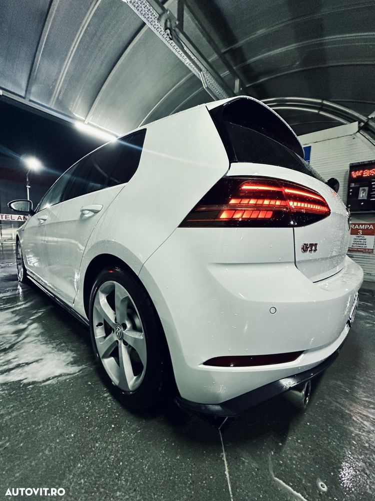 Volkswagen Golf - 16