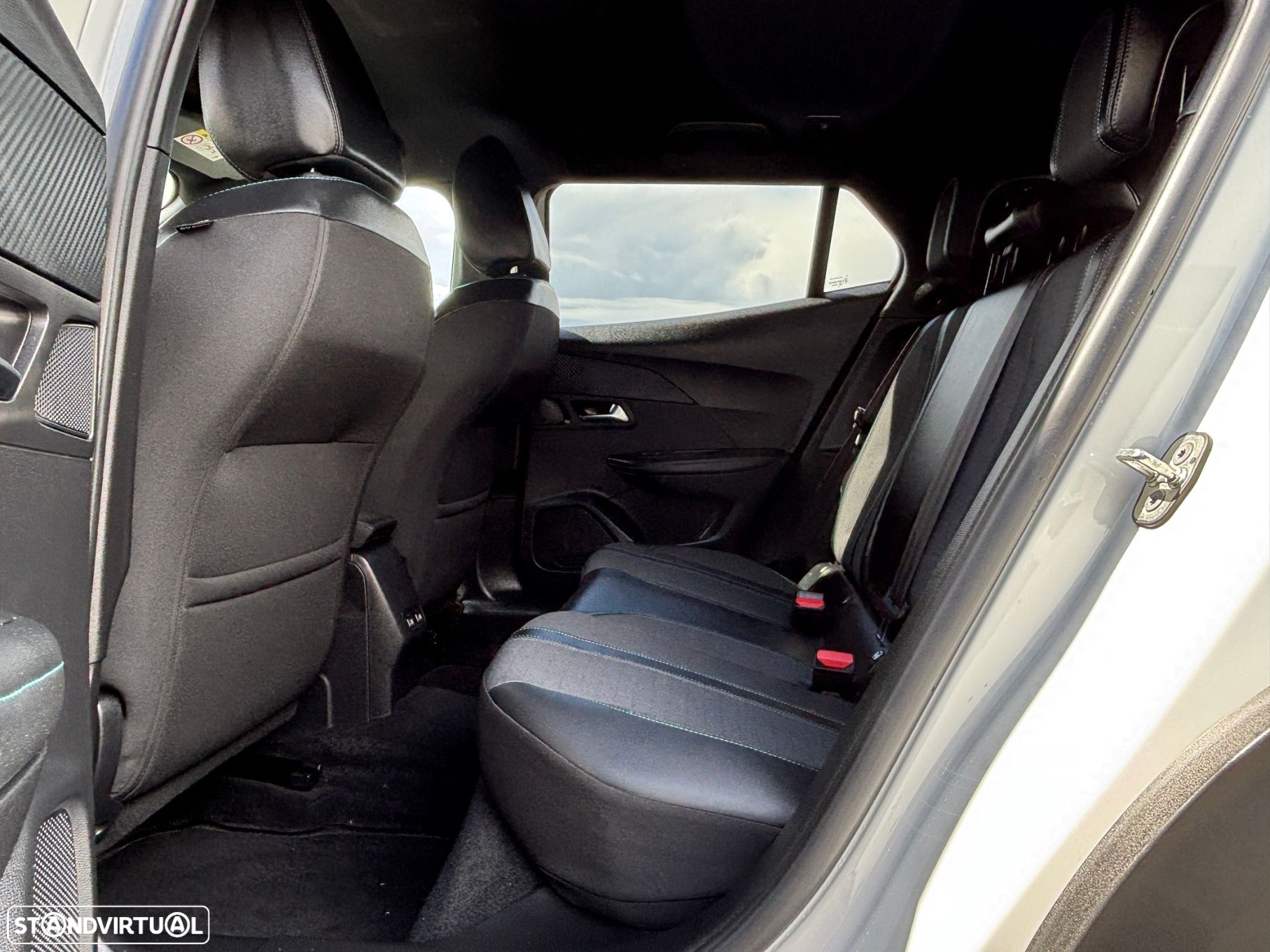 Peugeot 2008 1.2 PureTech Allure Pack - 11