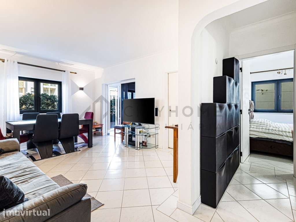 Apartamento T1 com terraço privado a 400 metros da praia - Grande imagem: 3/21