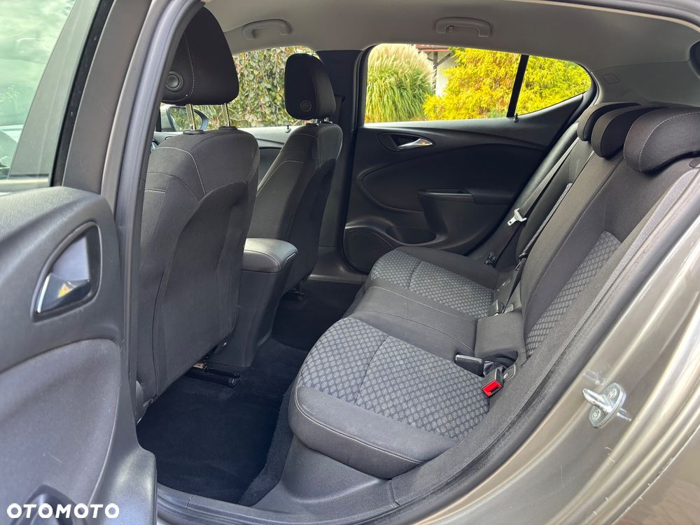 Opel Astra 1.4 Turbo Business - 13
