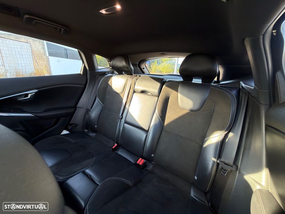 Volvo V40 D2 R Design - 13