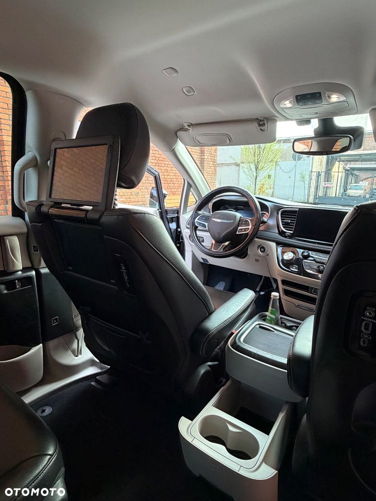 Chrysler Pacifica - 10