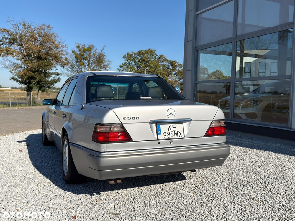 Mercedes-Benz Klasa E 500 - 21