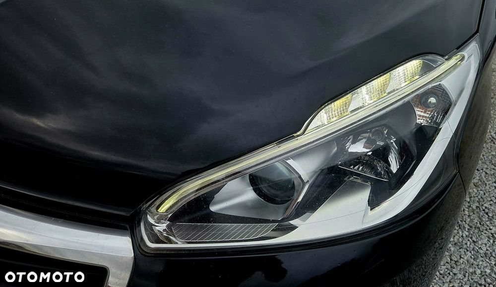 Peugeot 208 - 36
