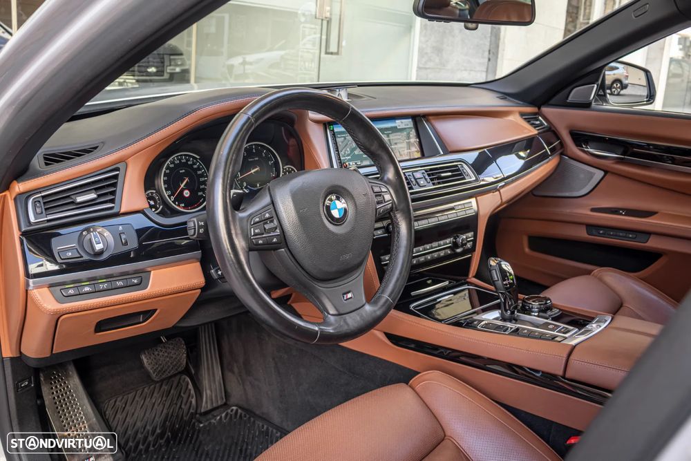 BMW 750 Li xDrive Pack M — fotografia 10